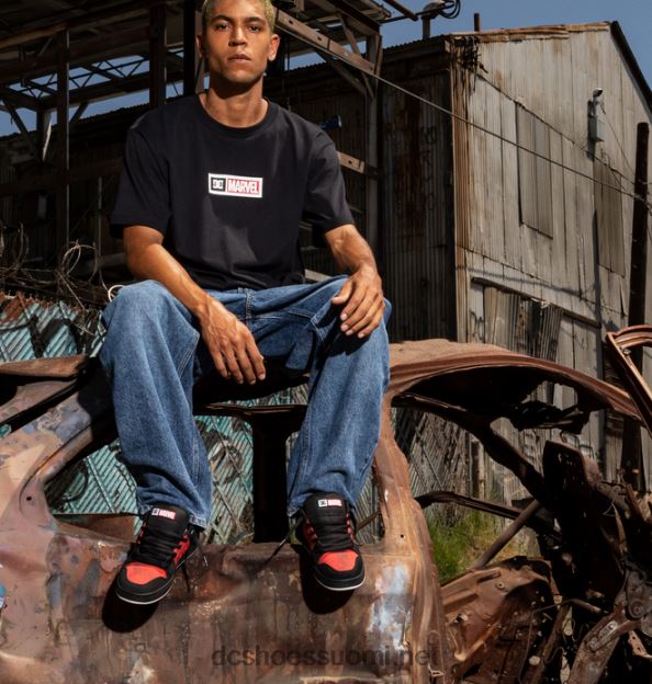 miesten marvel deadpool x dc marvel t-paita musta DC Shoes VXP4HP406